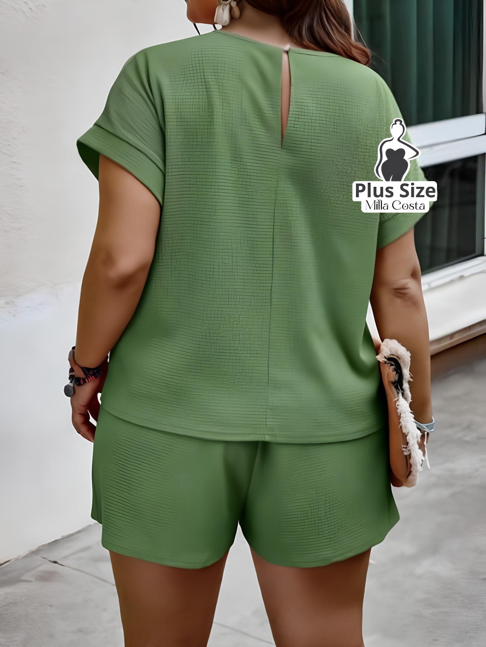 Conjunto Feminino de Verão com Blusa e Shorts Soltos Plus Size