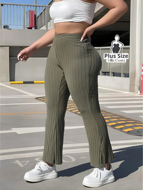 Calça Flare Canelada Com Fenda Plus Size