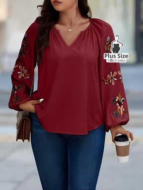 Blusa Com Mangas Bufantes Bordadas e Decote V Plus Size