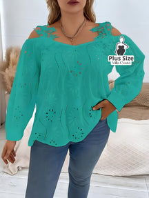 Blusa Ciganinha Com Bordado Vazado e Detalhes Florais Plus Size