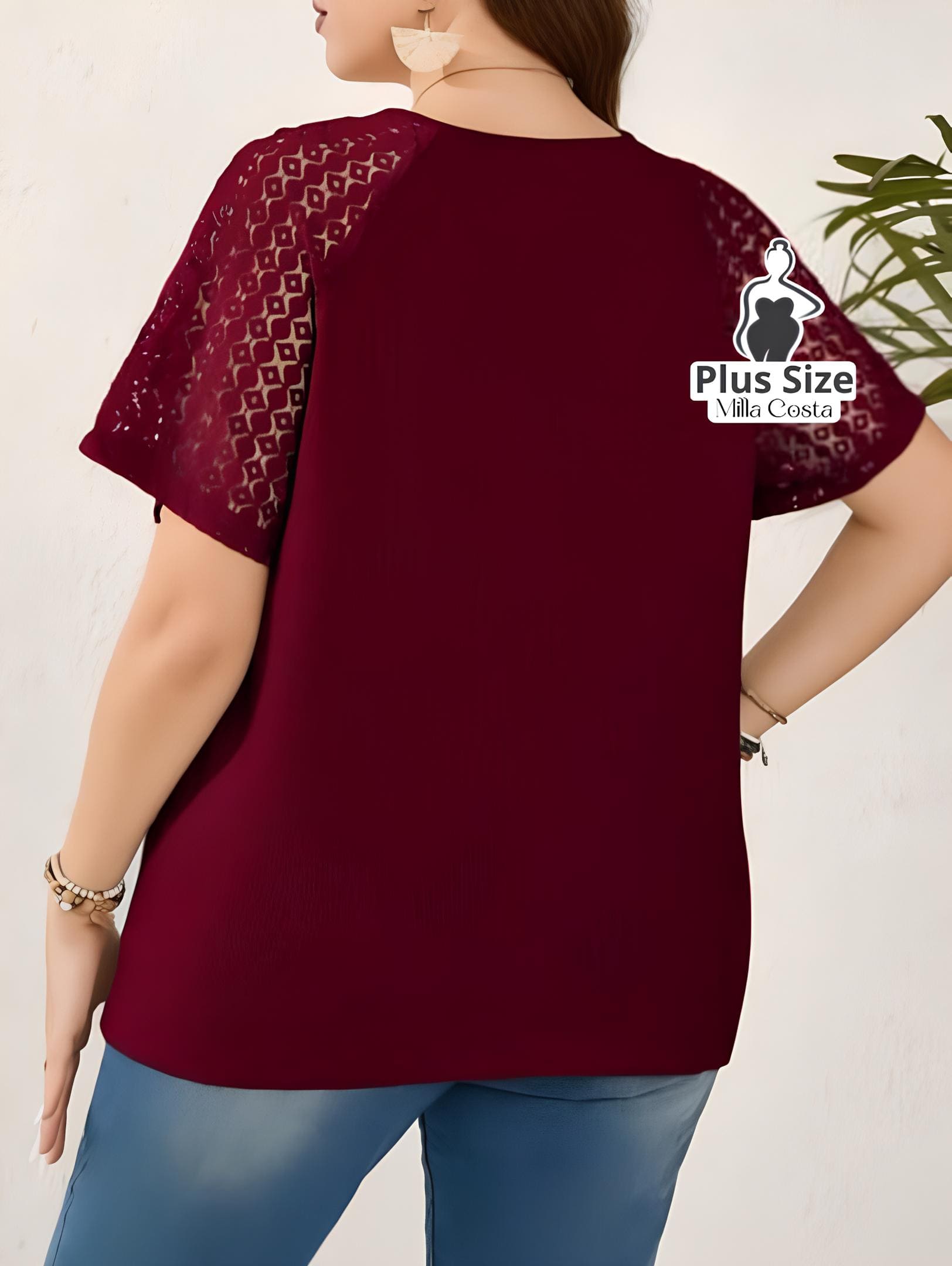 Blusa Com Renda E Detalhes Vazados Plus Size