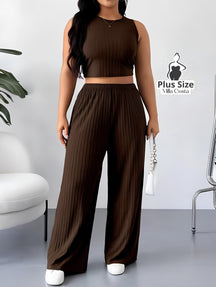 Conjunto Elegante Com Top Cropped e Calça Flare Texturizada Plus Size