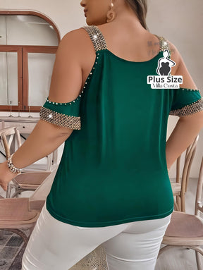 Blusa Com Detalhes de Pedraria e Ombros Vazados Plus Size