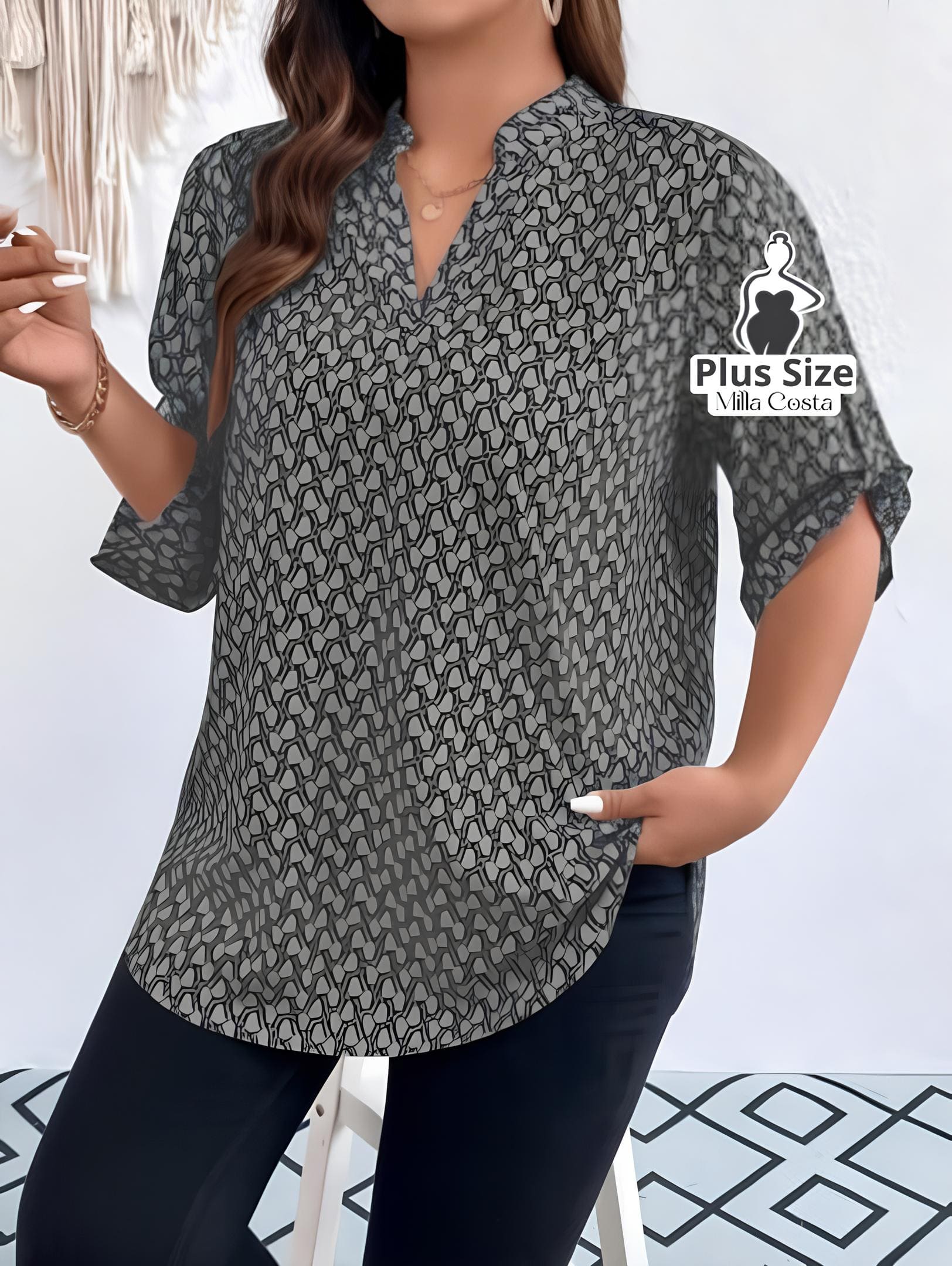 Blusa Estampada Com Decote V e Mangas 3/4 Plus Size