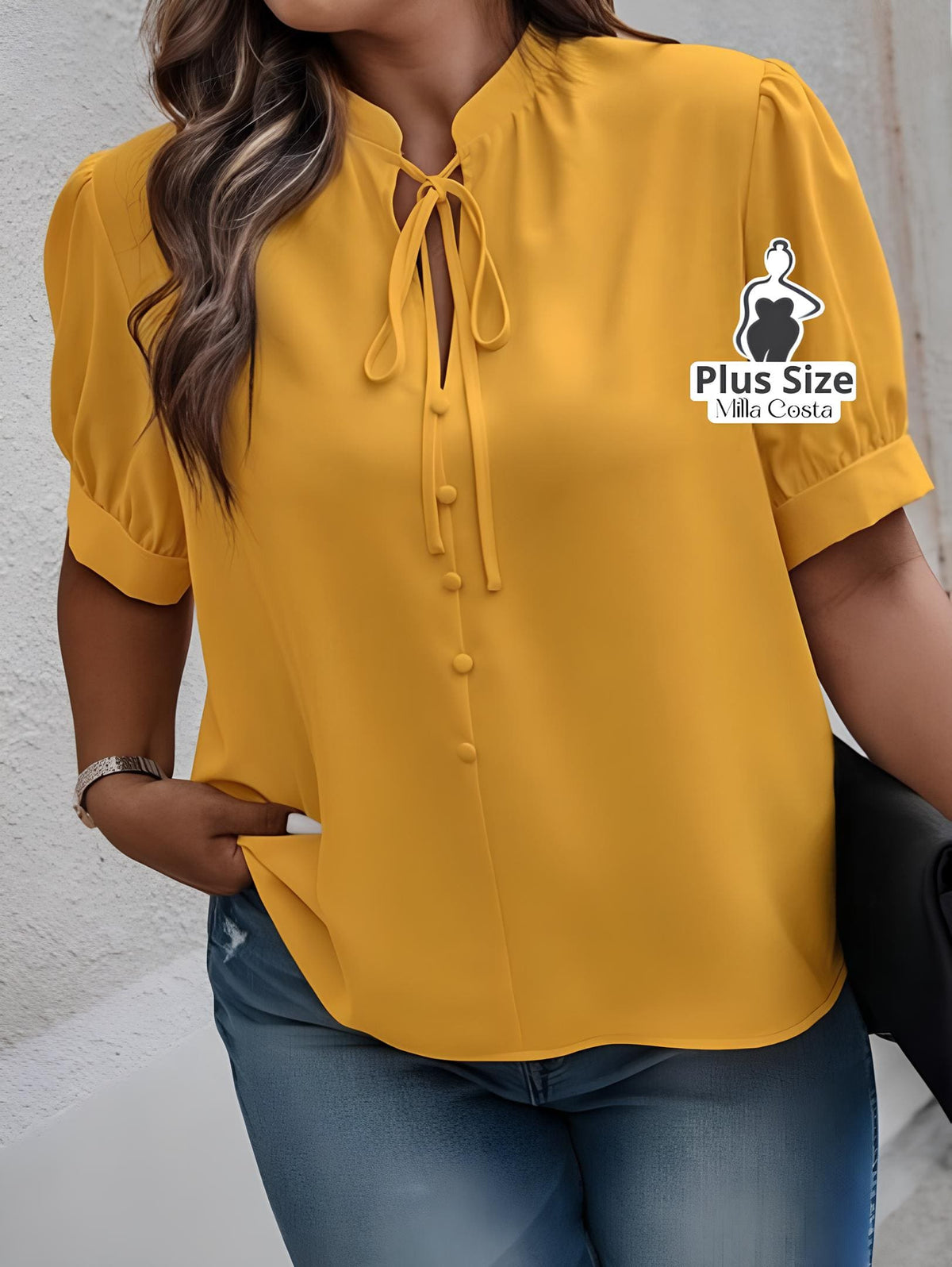 Blusa Elegante Com Laço Frontal e Detalhe de Botões Plus Size