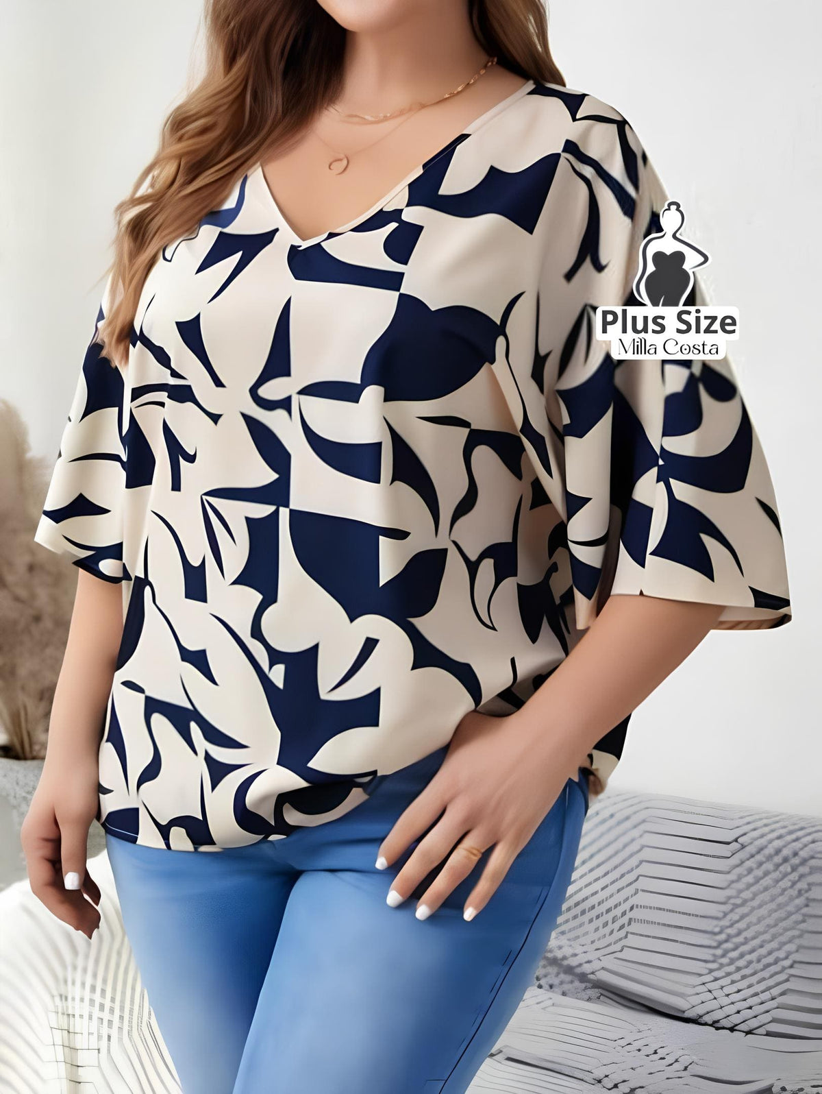 Blusa Estampada Com Mangas Amplas e Decote Em V Plus Size