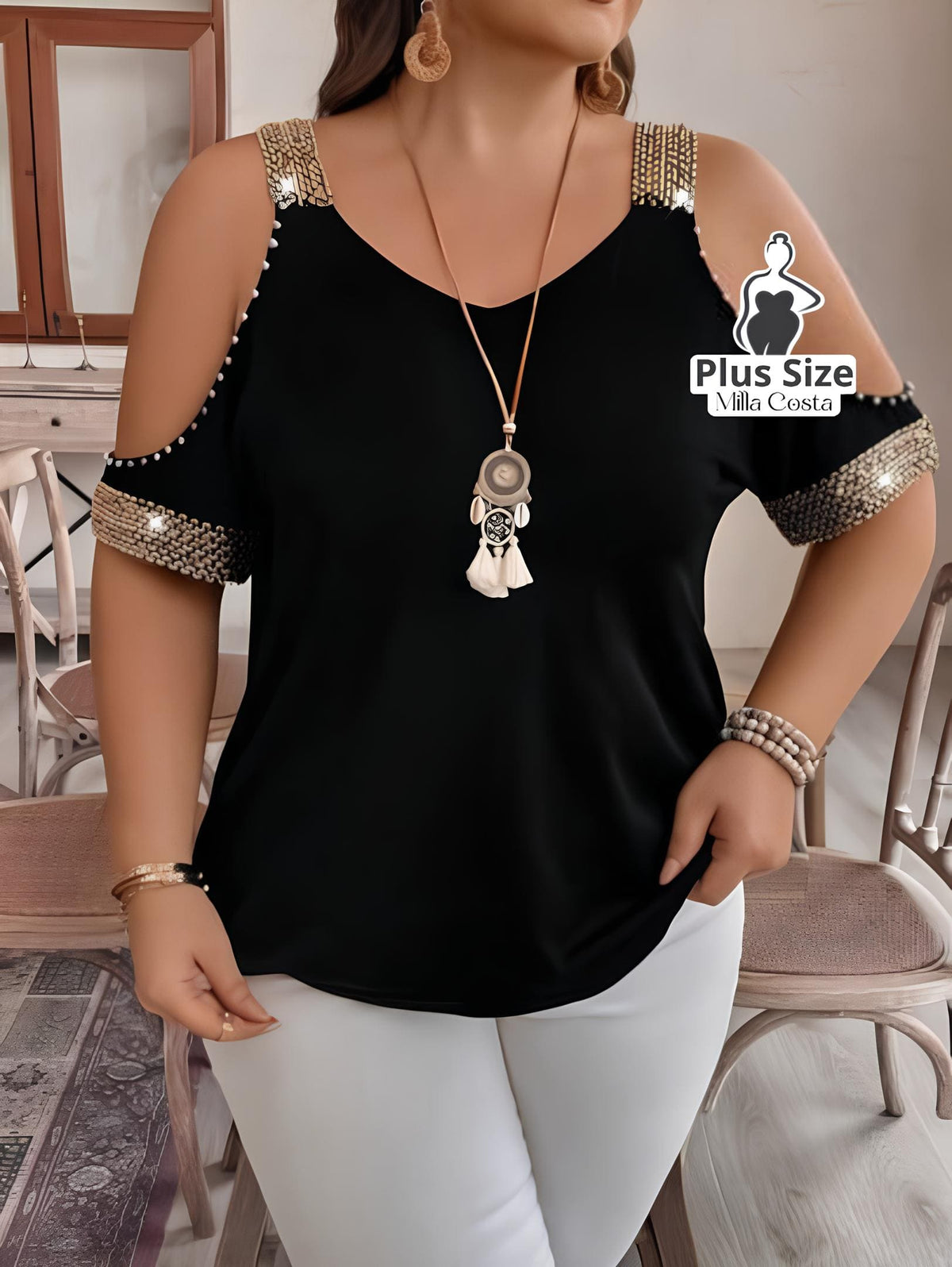 Blusa Com Detalhes de Pedraria e Ombros Vazados Plus Size