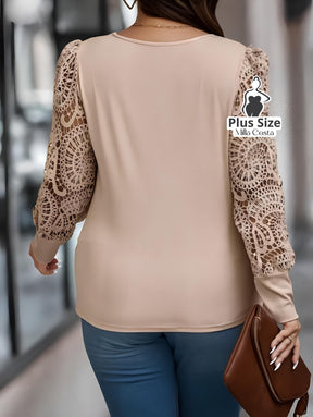 Blusa com Mangas de Crochê e Detalhe Moderno Plus Size