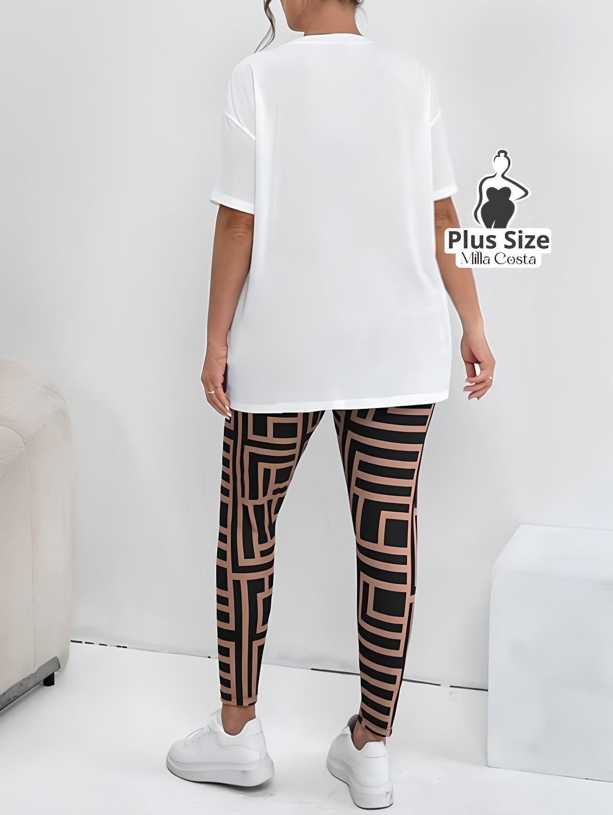 Conjunto Feminino com Blusa Estampada de Urso e Legging Geométrica Plus Size