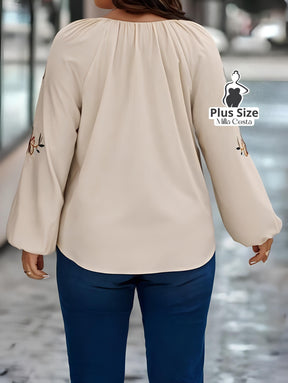 Blusa Com Mangas Bufantes Bordadas e Decote V Plus Size