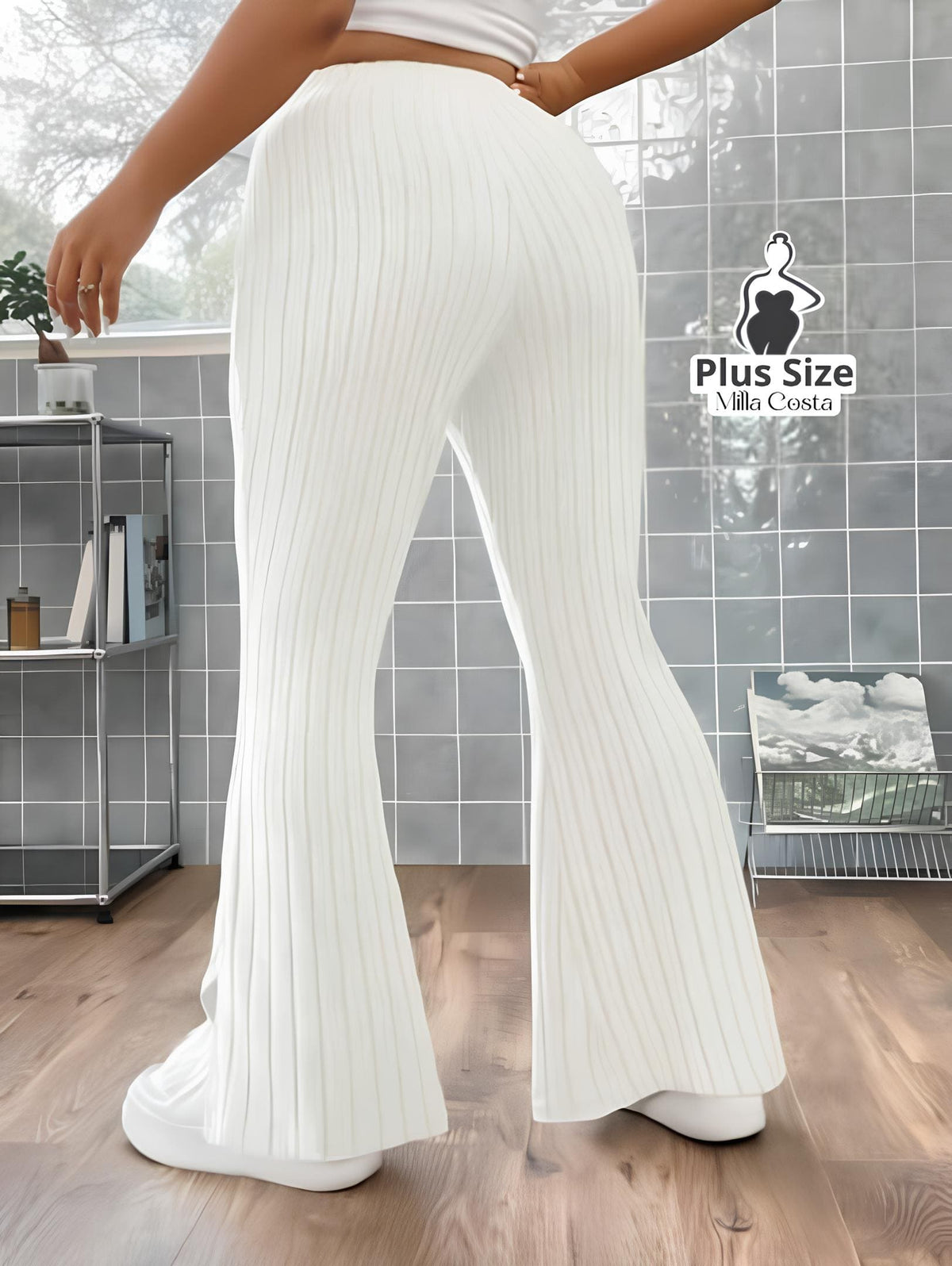 Calça Flare Canelada Com Fenda Plus Size