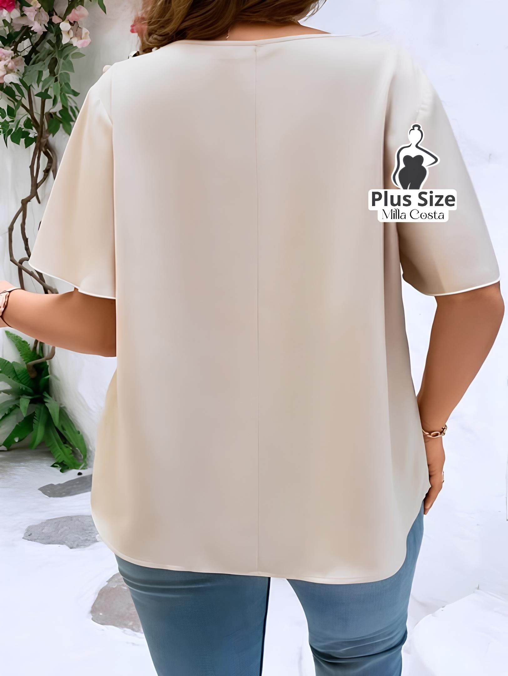 Blusa de Um Ombro Só Com Detalhes de Botões Plus Size