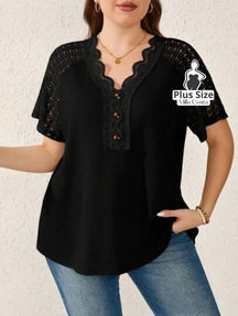 Blusa Com Renda E Detalhes Vazados Plus Size