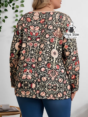 Blusa Estampada Boho Com Botões Decorativos Plus Size