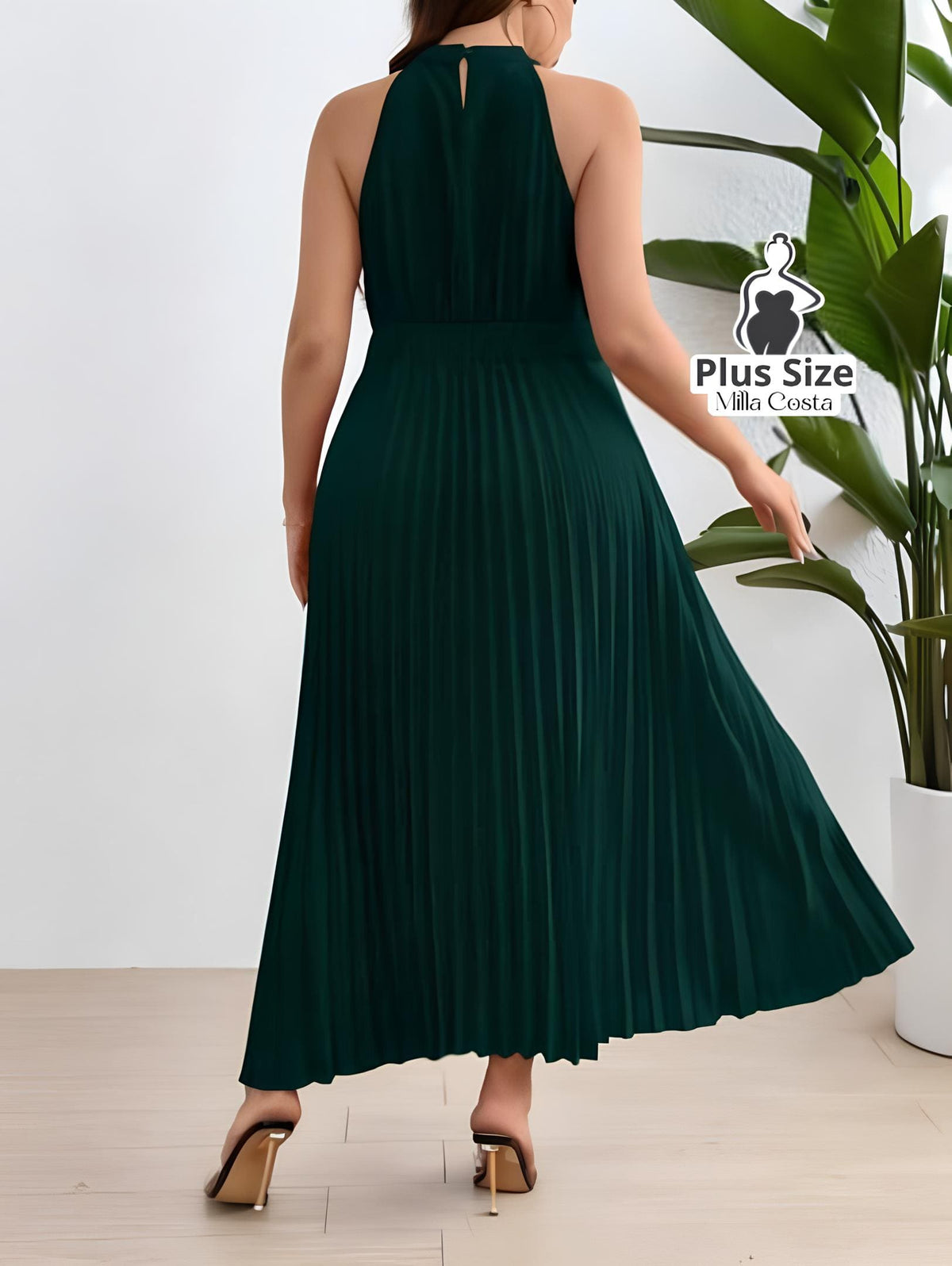 Vestido Longo Plissado com Gola Alta Plus Size