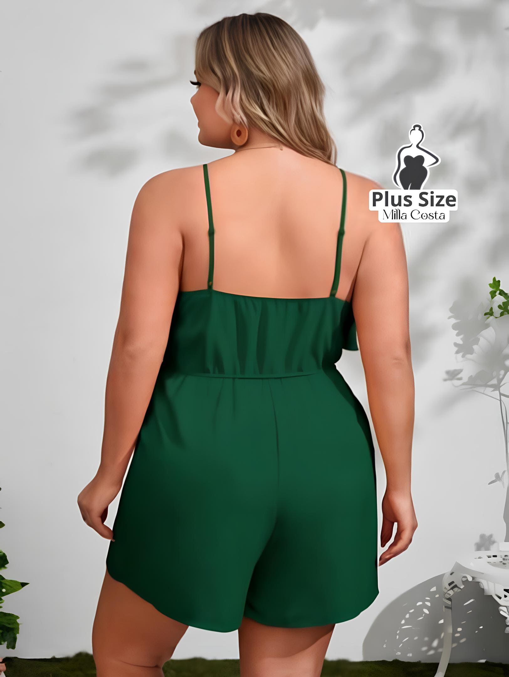 Macacão Curto Com Alças Finas Plus Size