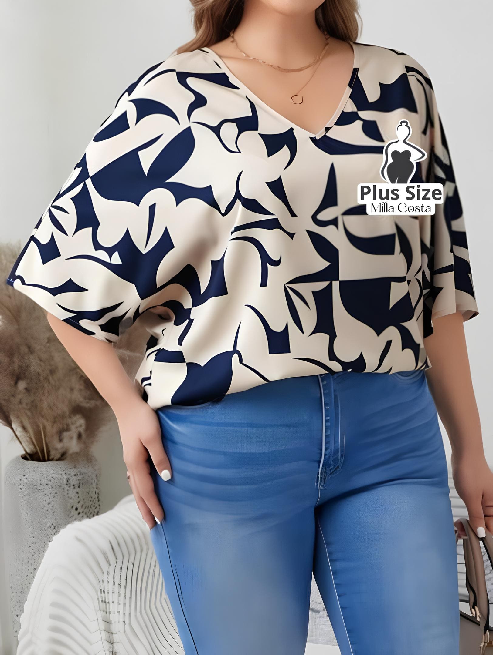 Blusa Estampada Com Mangas Amplas e Decote Em V Plus Size