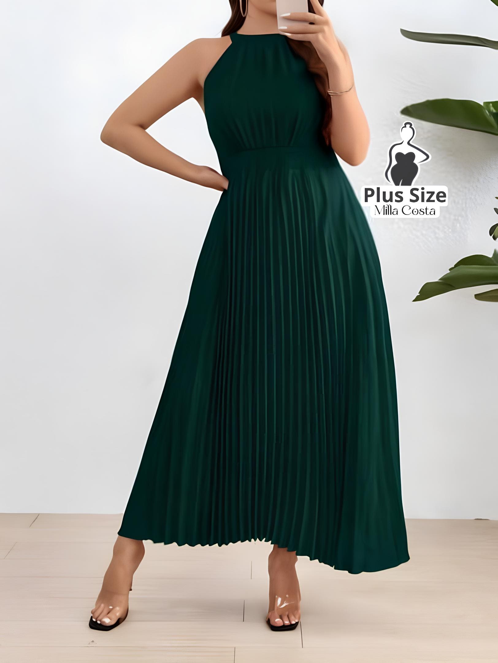 Vestido Longo Plissado com Gola Alta Plus Size