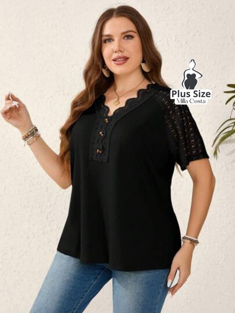 Blusa Com Renda E Detalhes Vazados Plus Size