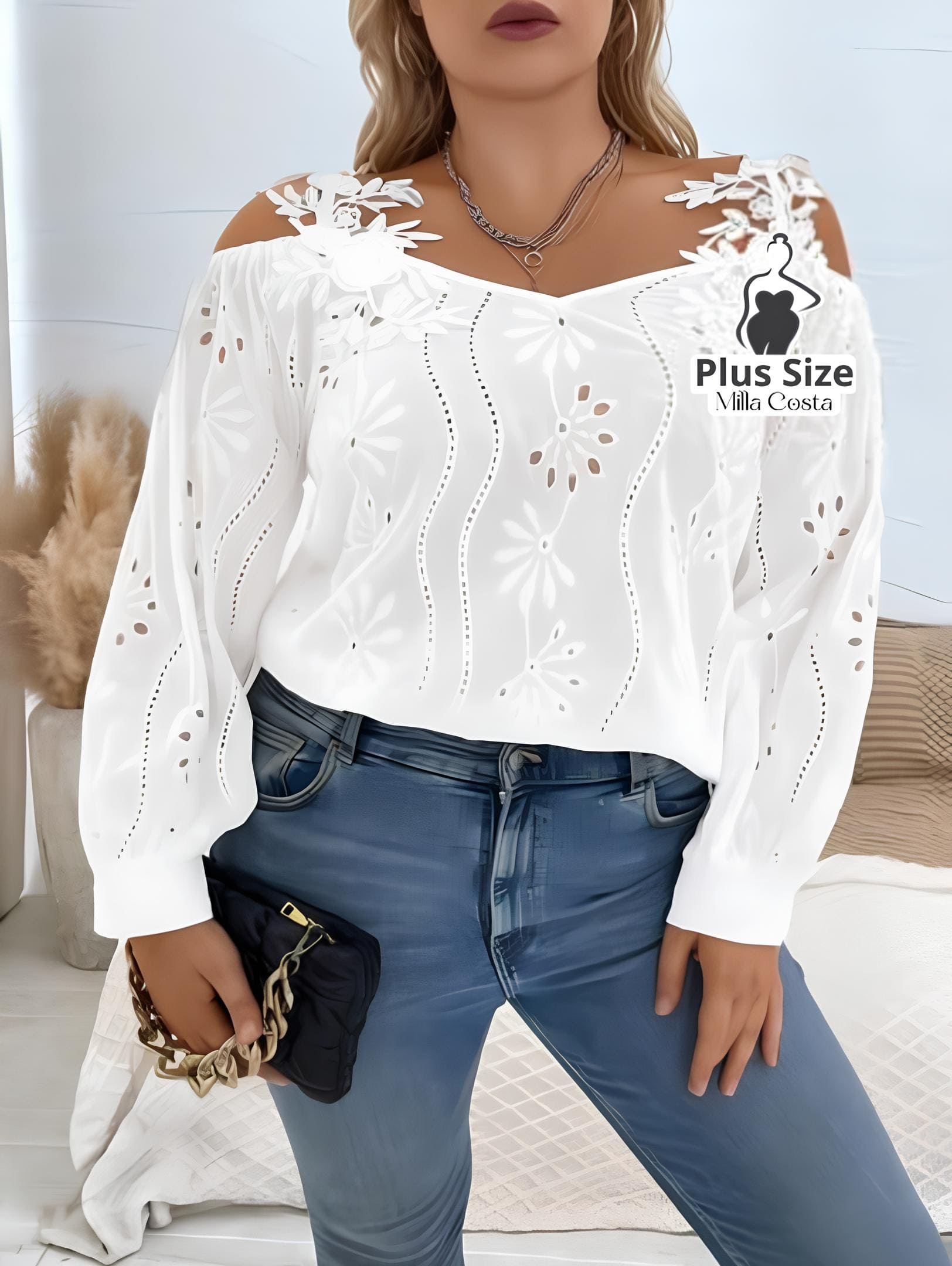 Blusa Ciganinha Com Bordado Vazado e Detalhes Florais Plus Size