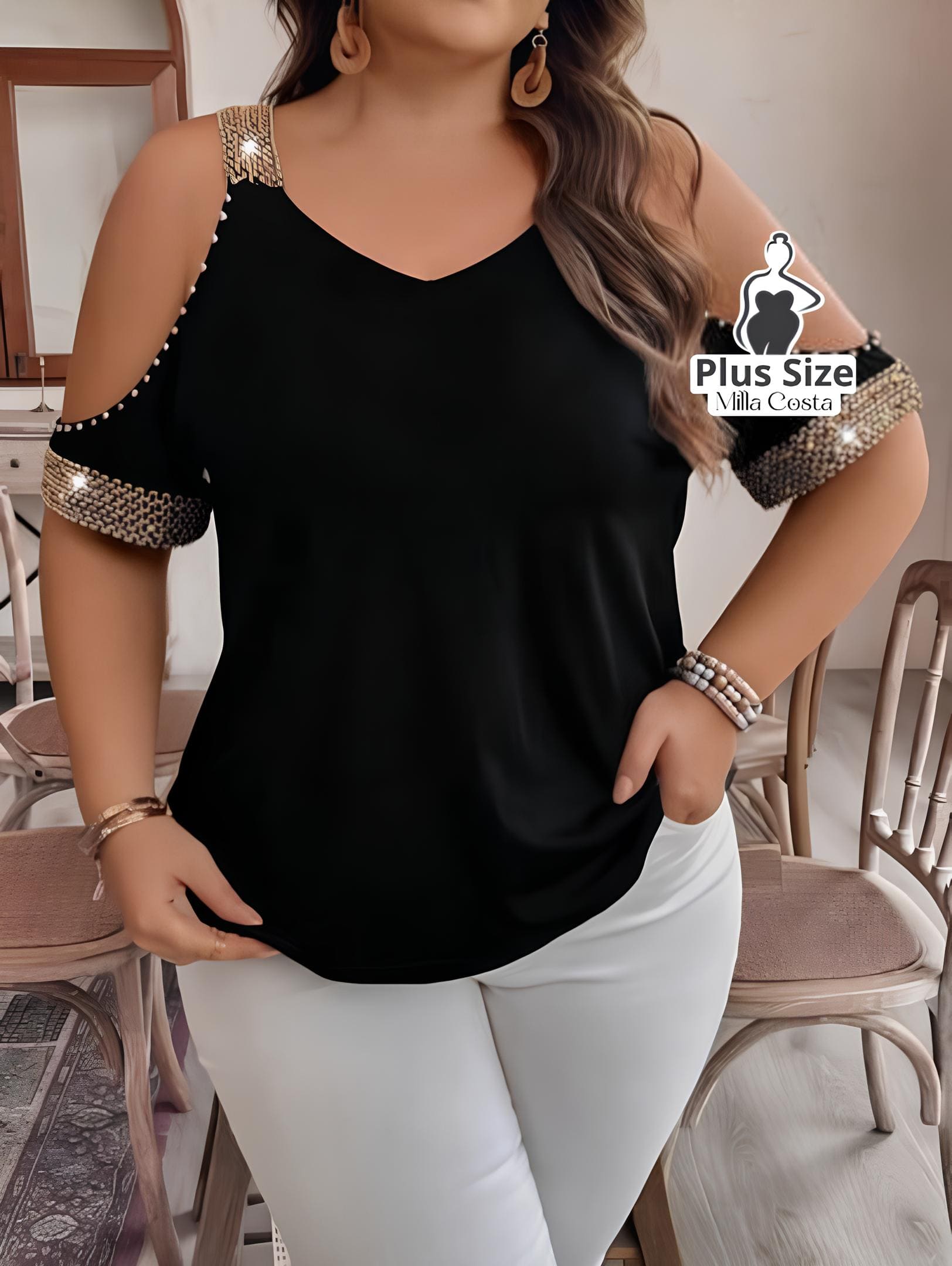 Blusa Com Detalhes de Pedraria e Ombros Vazados Plus Size