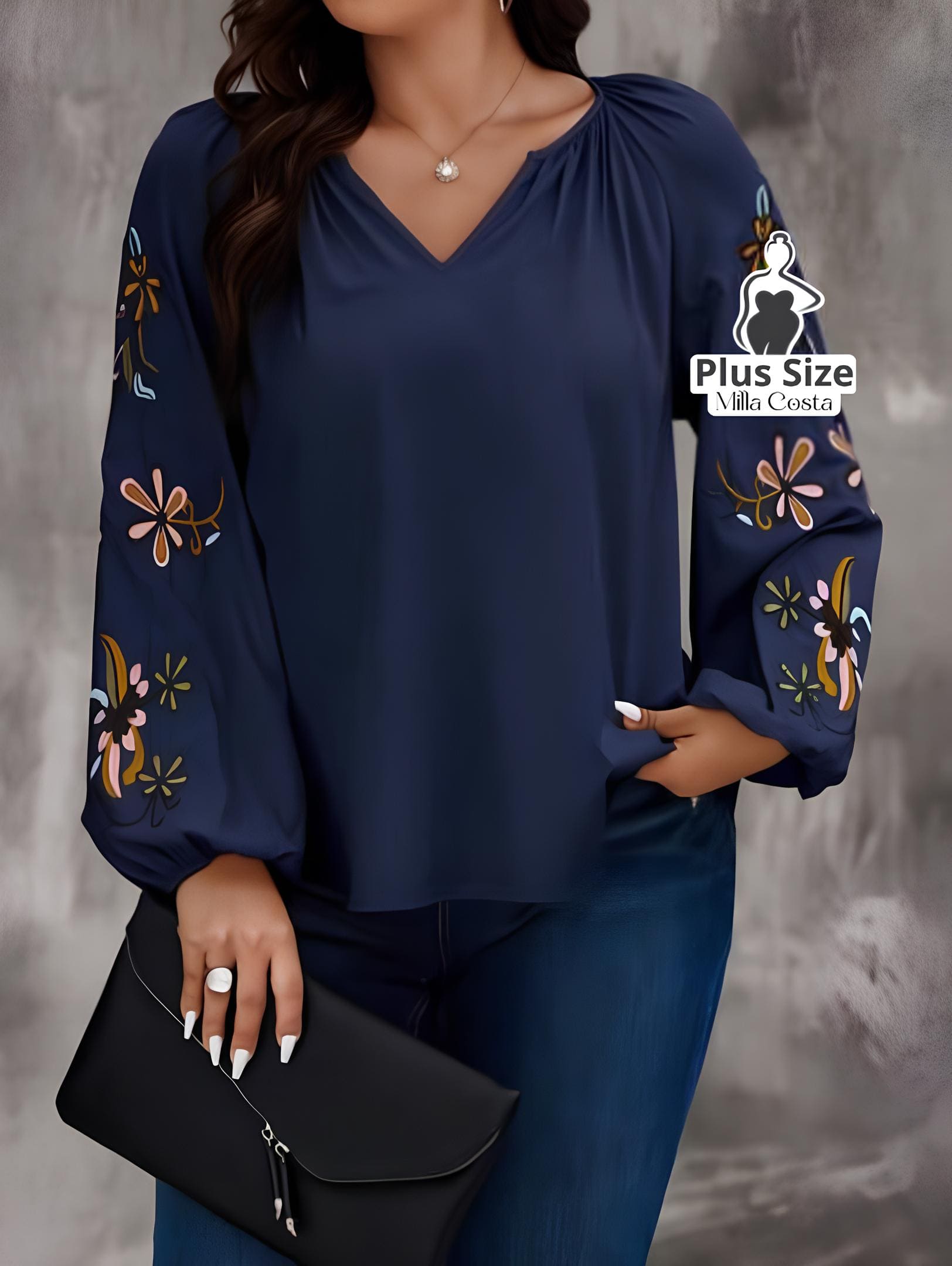 Blusa Com Mangas Bufantes Bordadas e Decote V Plus Size