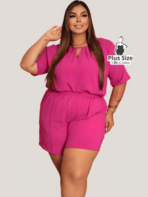 Macacão Curto Com Decote Vazado Plus Size