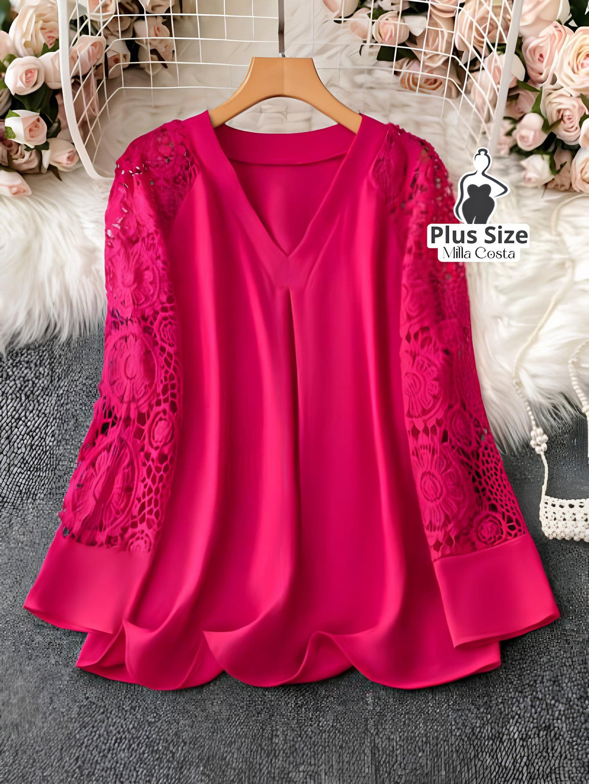 Blusa Com Mangas Rendadas E Detalhe Delicado Plus Size