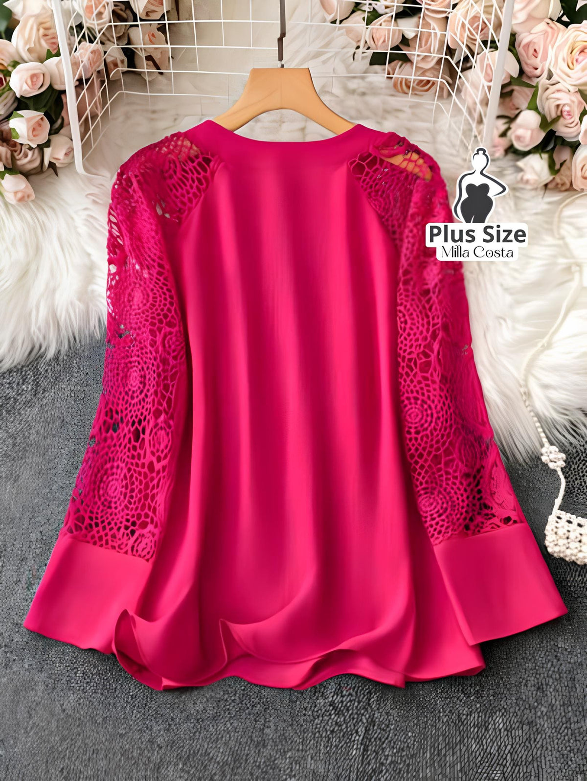 Blusa Com Mangas Rendadas E Detalhe Delicado Plus Size