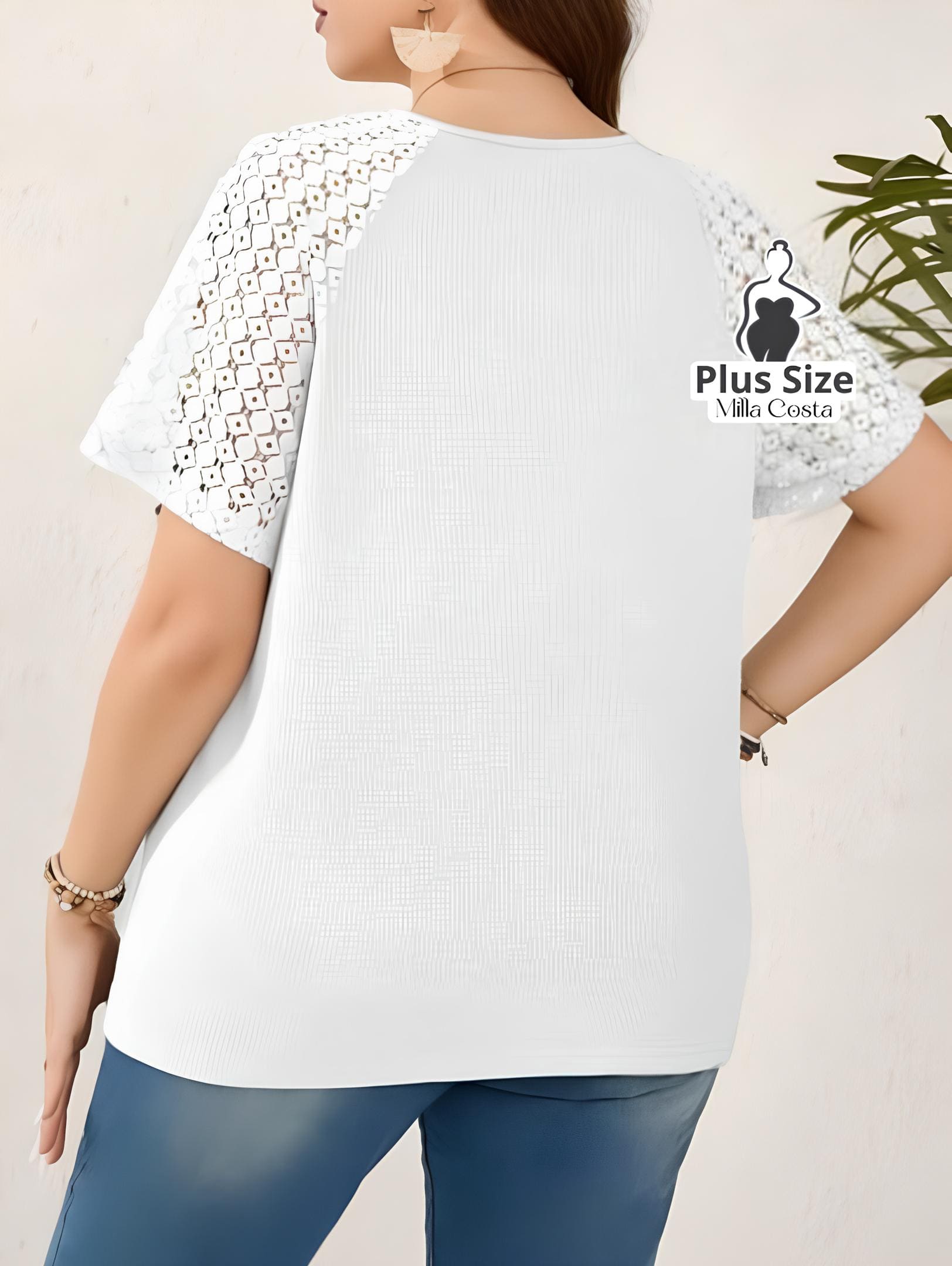 Blusa Com Renda E Detalhes Vazados Plus Size