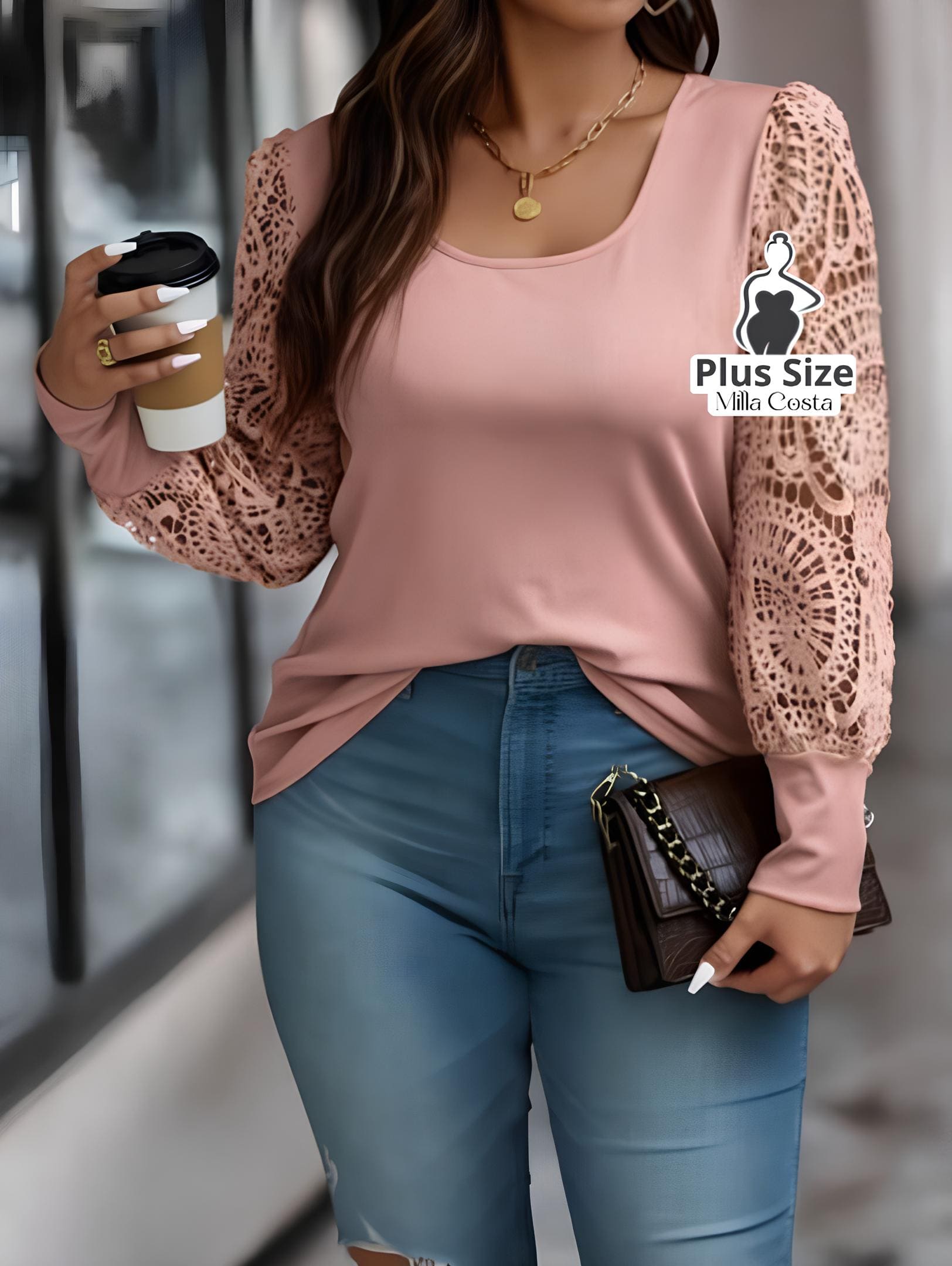 Blusa com Mangas de Crochê e Detalhe Moderno Plus Size