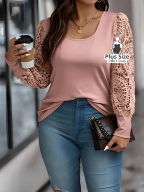 Blusa com Mangas de Crochê e Detalhe Moderno Plus Size