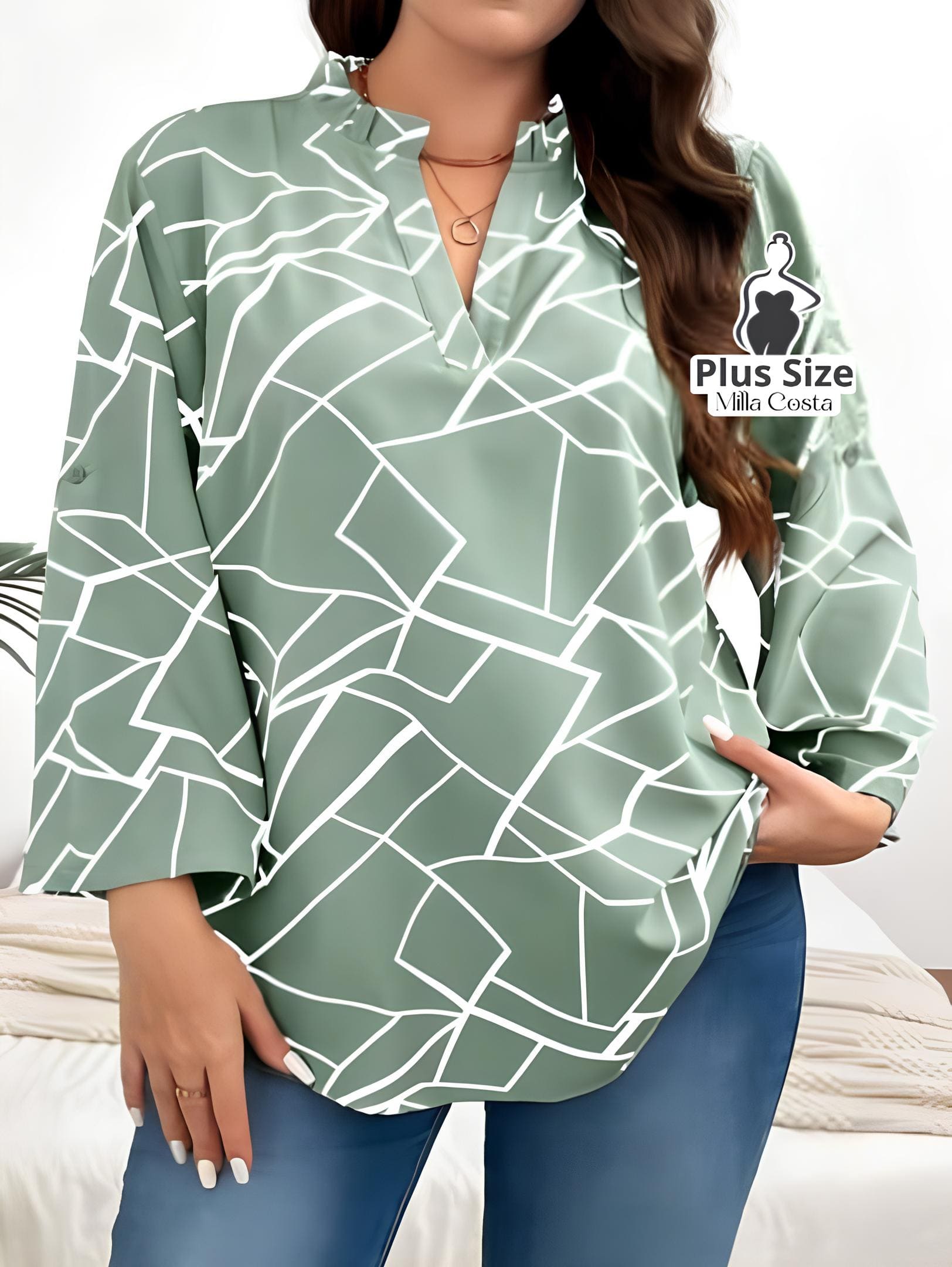 Blusa Geométrica e Decote V Plus Size